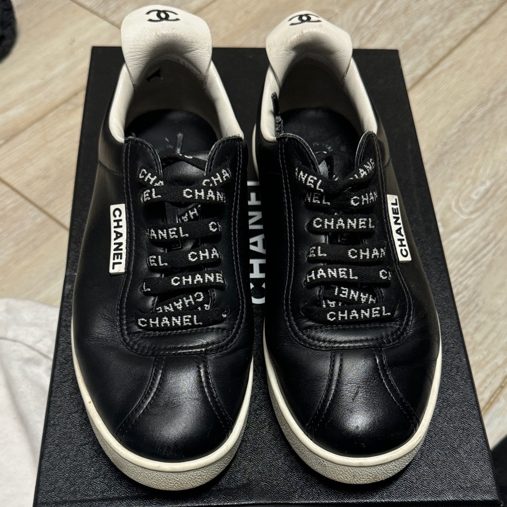 CHANEL Sneakers